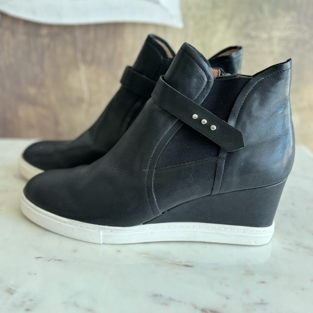 Wedged comfortable leather black sneakers booties